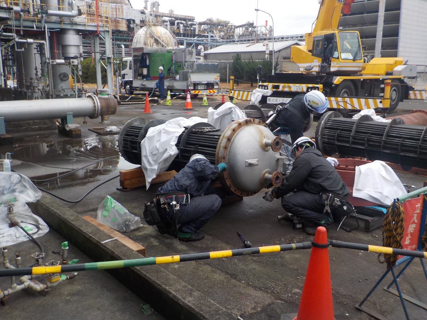 浄水場のろ過池に取り付けられた配管